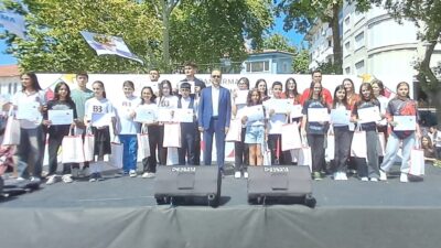 İlçe Milli Eğitim Müdürlüğünün hazırladığı Gençlik Şenlikleri Cumhuriyet Meydanında başladı.