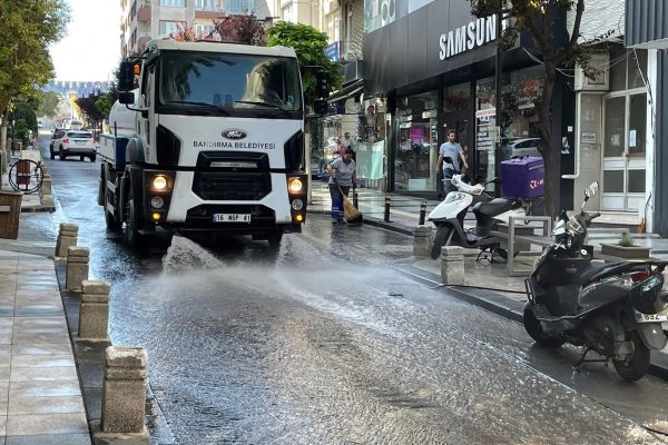Bandırma’da sabah temizliği