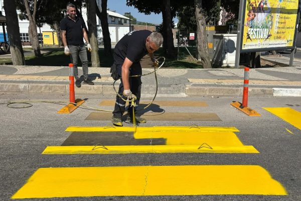 Yaya geçitleri yenileniyor