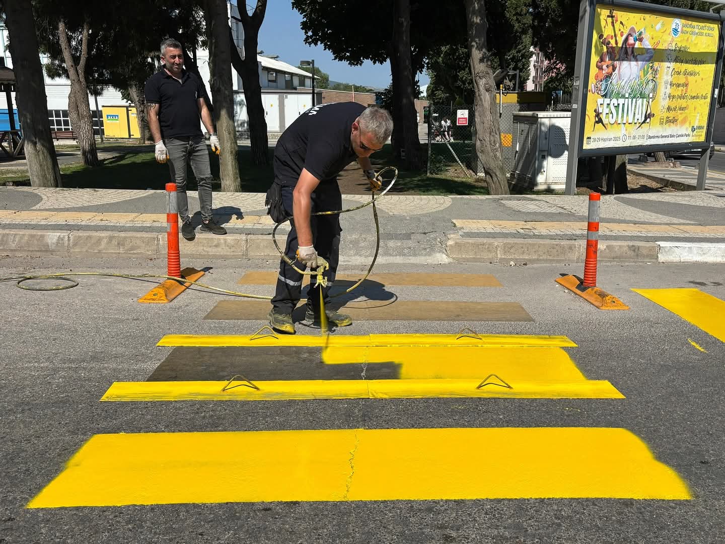 Yaya geçitleri yenileniyor