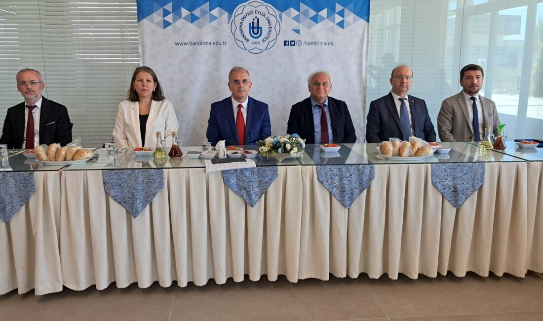 BANÜ Rektörü Prof. Dr. İsmail Boz basınla bir araya gelerek
