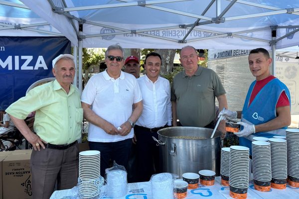 Başkan Ahmet Akın’dan Bandırma’da 2 bin 500 kişilik aşure hayrı