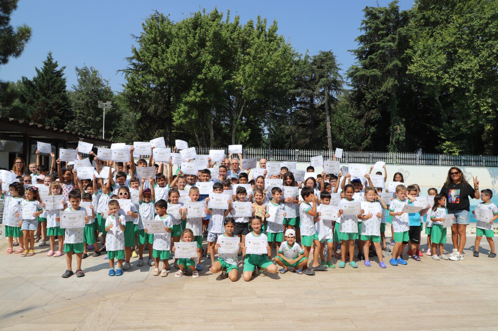 Gönen Belediyesi Yaz Spor Okulları Tenis Kursu 1. Etabı Tamamlandı