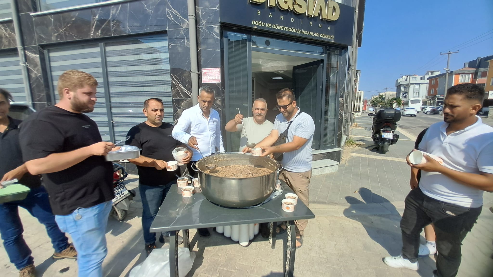 DİGSİAD’tan Aşure ikramı