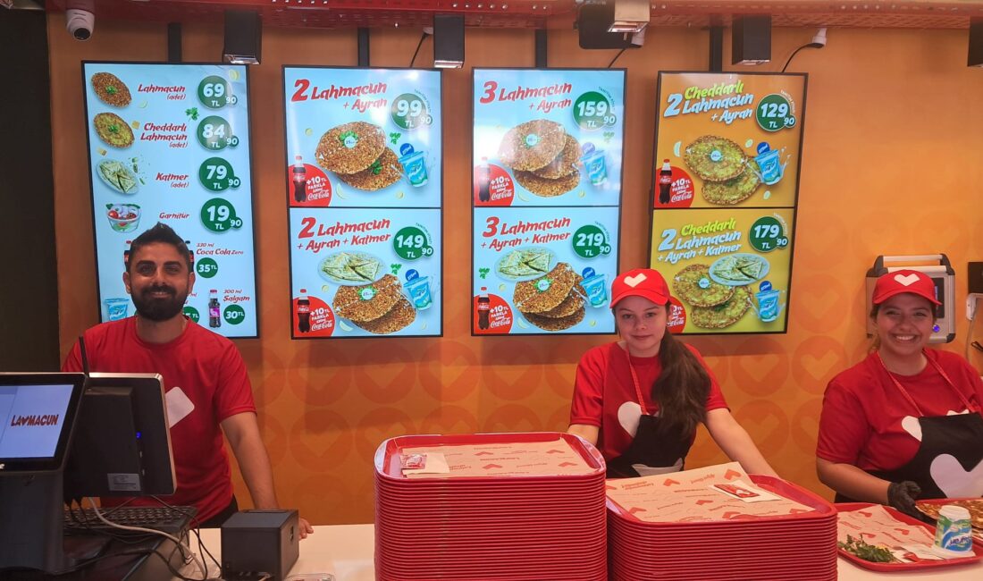 Lavmacun markasının Türkiye’deki 13. Şubesi Bandırma’da hizmete girdi. Bora Öziş’in