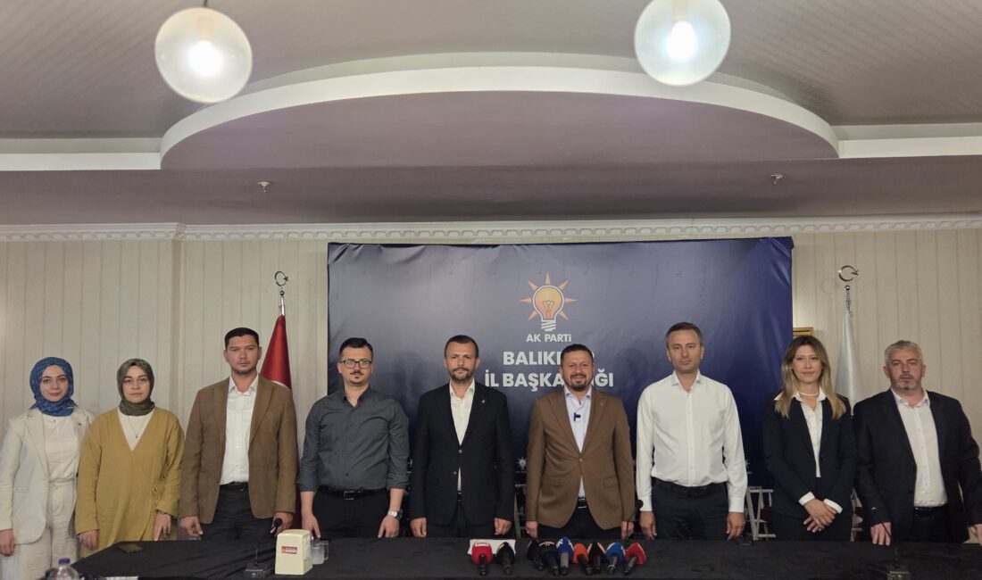   Ak Parti İl Başkanı Mehmet Aydemir Öğretmenevinde düzenlediği basın