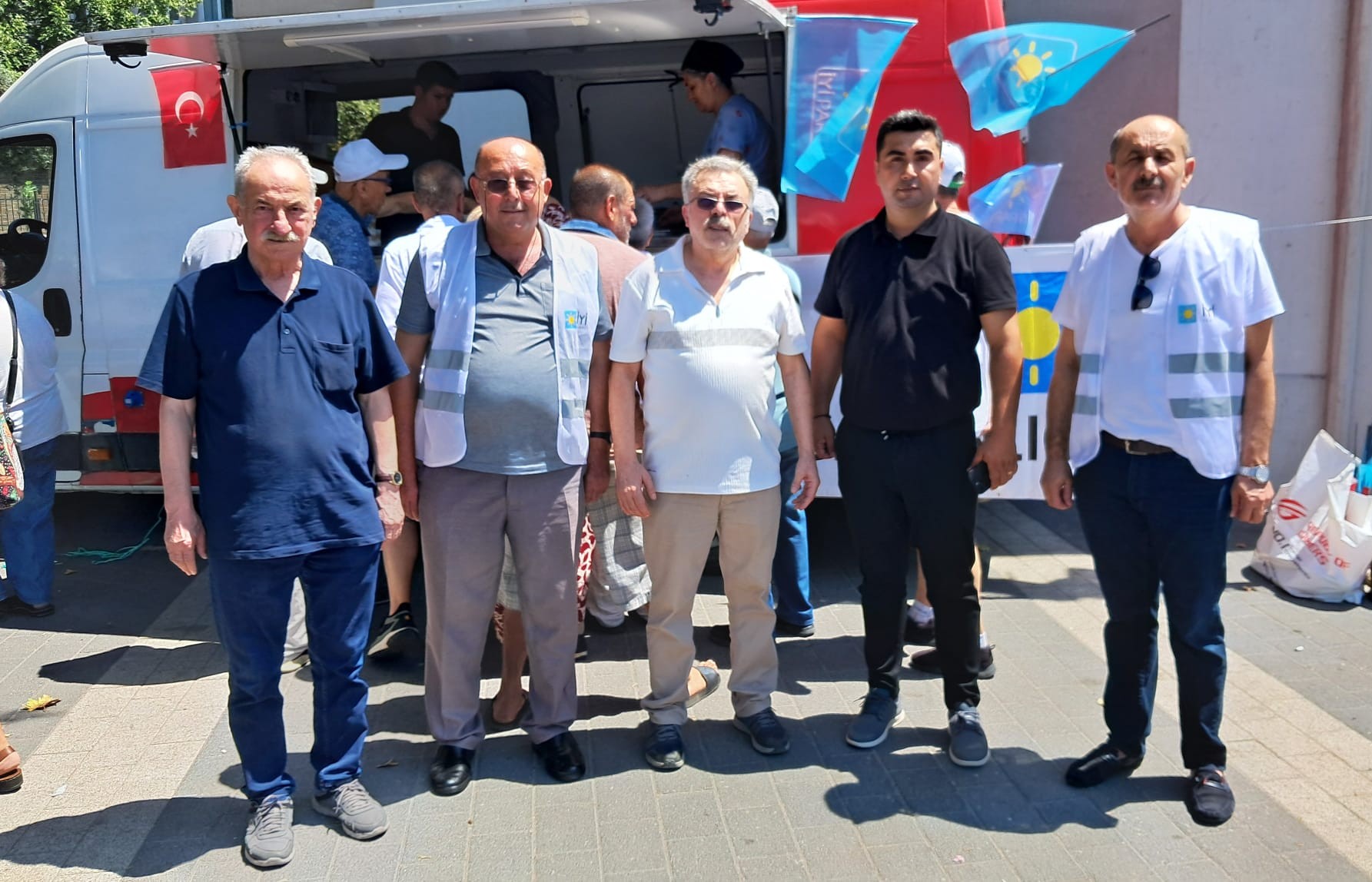 İyi Parti’den aşure ikramı