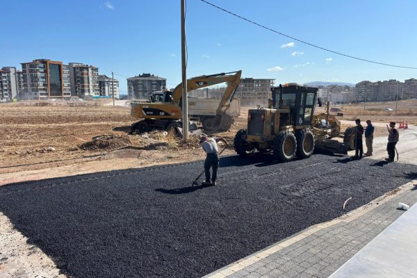 Bandırma’da Asfalt Çalışmaları Aralıksız Devam Ediyor