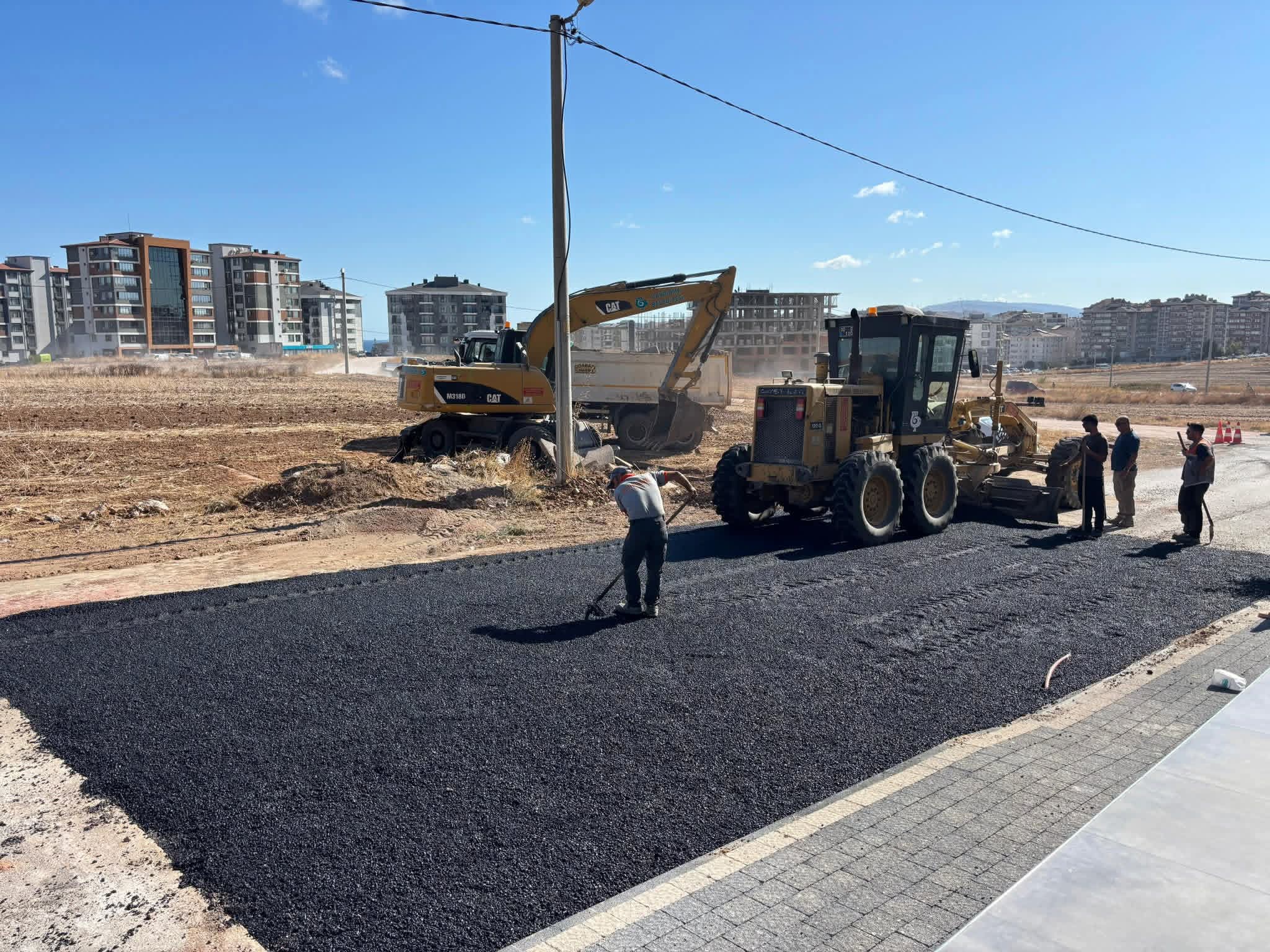 Bandırma’da Asfalt Çalışmaları Aralıksız Devam Ediyor