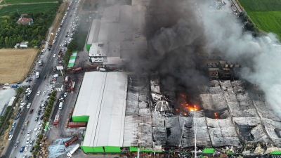 Gönen’de bulunan Teksüt fabrikasında çıkan yangın, ekiplerin müdahalesi sonucunda  kontrol