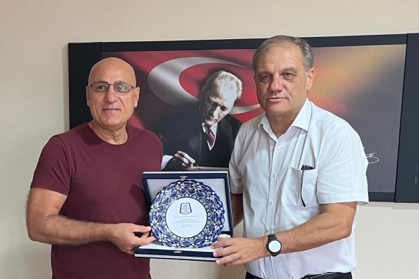 Ertunç İşbay’dan, Elüstü’ye Anı Plaketi