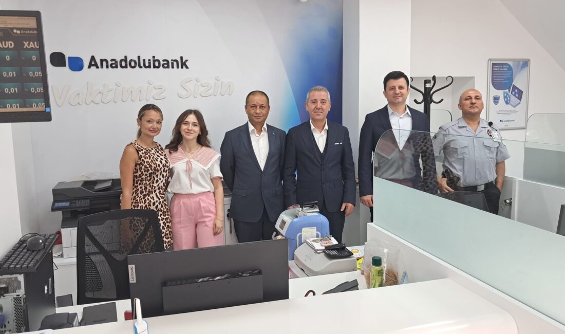 Bandırma’da yeni bir banka hizmete girdi. Anadolubank 100. Şubesini Bandırma’da
