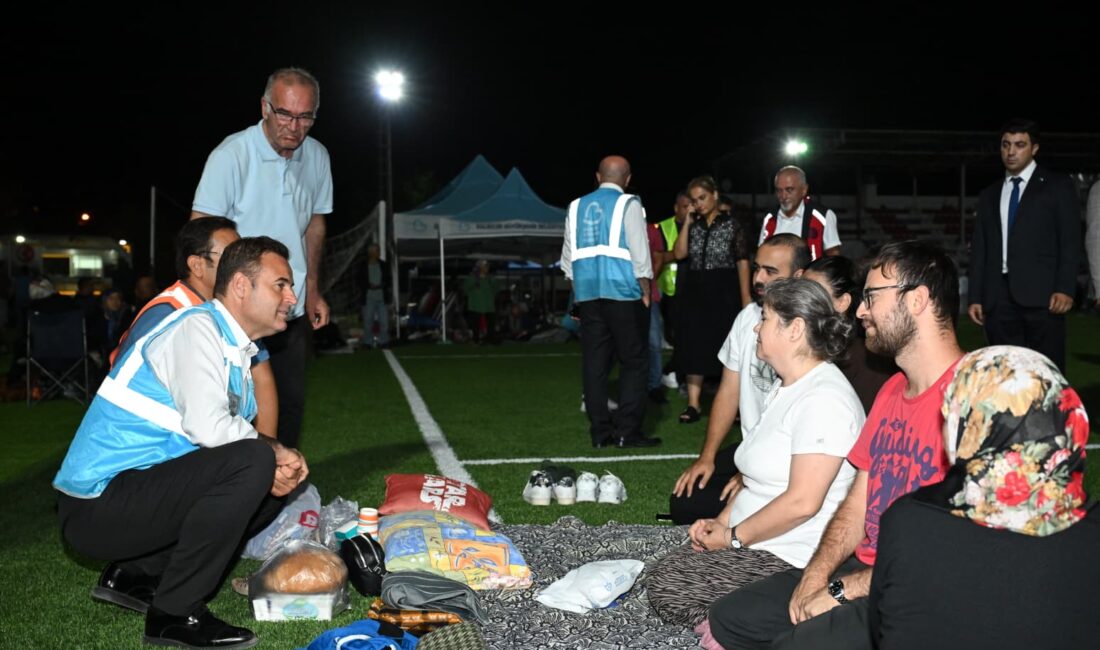   Balıkesir’in Sındırgı ilçesinde meydana gelen 6,1 büyüklüğündeki depremin ardından