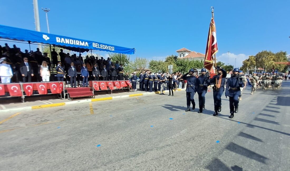 30 Ağustos Zafer Bayramı Bandırma’da coşkuyla kutlandı. Cumhuriyet Meydanındaki başlayan