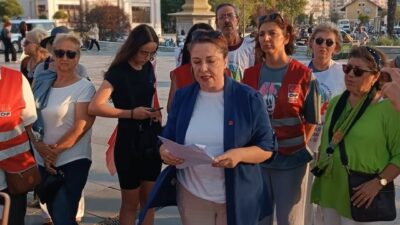 CHP Kadın Kolları yaşanan kadın cinayetlerini kınama adına Cumhuriyet Meydanında