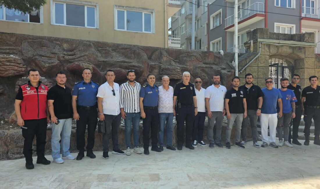 Emniyet Yönetim ve taraftarlar kahvaltı da bir araya geldiler Bandırma Emniyet Müdürlüğü tarafından düzenlenen kahvaltıda Emniyet Müdürü Mesut Demirdaş,