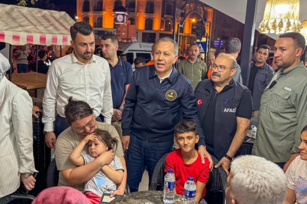 İçişleri Bakanı Yerlikaya ve Öztaylan Sındırgı’da