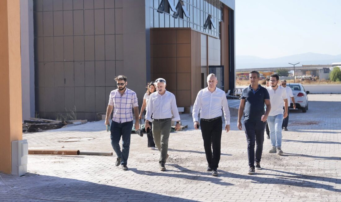   İl Spor Müdürü Adem Özalp Bandırma’yı ziyaret etti. Özalp