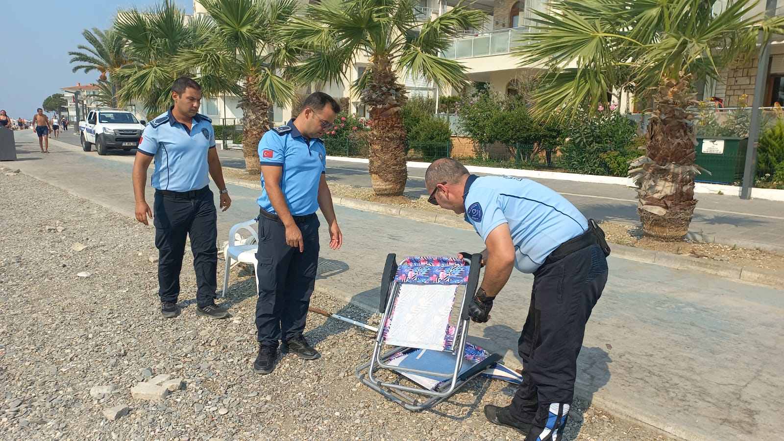 Sahillerde zabıta ekipleri plaj işgaline izin vermiyor