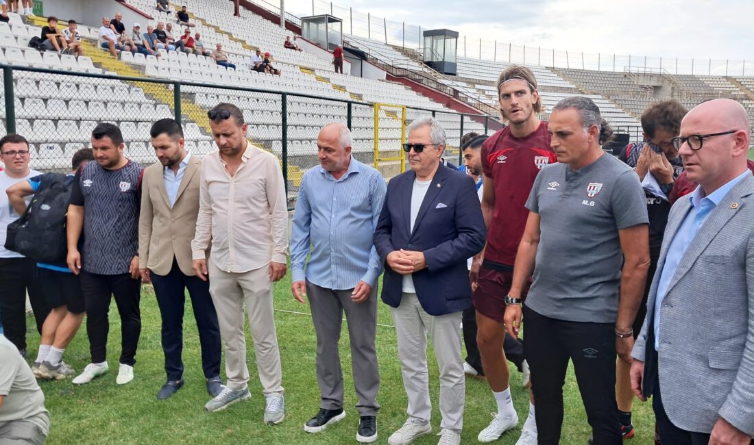   Bandırmaspor sezon açılışını kurban keserek ve dualar okuyarak açtı.