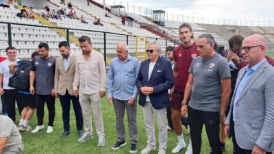 &nbsp; Bandırmaspor sezon açılışını kurban keserek ve dualar okuyarak açtı.