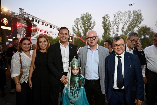 Akın: Bizler, hep birlikte büyük bir aileyiz