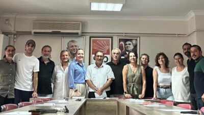 CHP İlçe Başkanı Mehmet Atak yayınladığı basın bildirisinde,  İktidara yürüyen