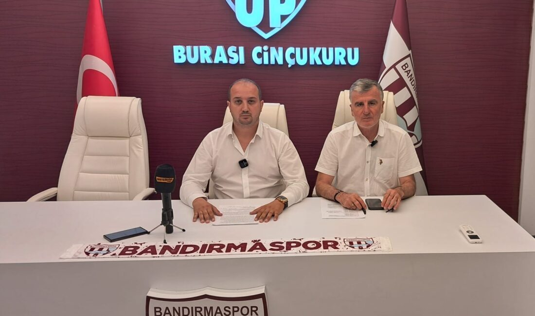 Bandırmaspor Basın sözcüsü Ceyhun Yıldırım ve Futbol Şube sorumlusu Bilgen