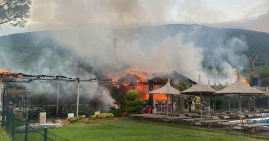 Ocaklar’da yangın paniği Erdek’in Ocaklar mahallesinde bir otelde çıkan yangın paniğe neden oldu.
