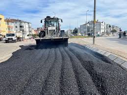 Yol asfaltlama çalışmalarına devam eden Bandırma Belediyesinden yeni bir uyarı
