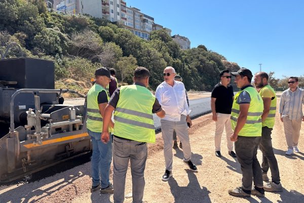 Büyükşehir, yıllardır hizmet bekleyen yolları asfaltla buluşturuyor