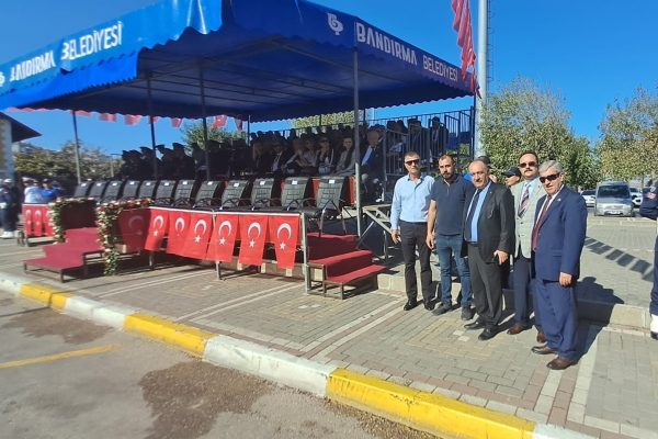 Kurtuluş gününde protokol krizi yaşandı