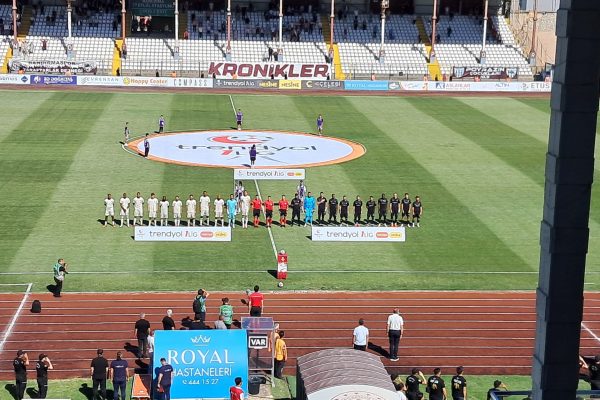 Rezil futbola rezil skor ( 1-4 )
