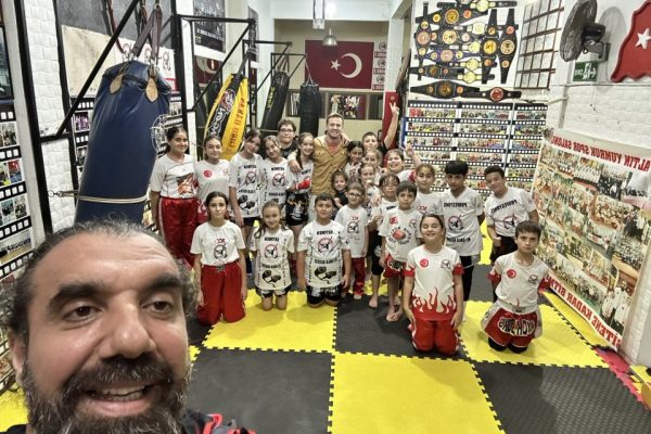 Rambo Hakan’dan ücretsiz Kick Boks dersleri