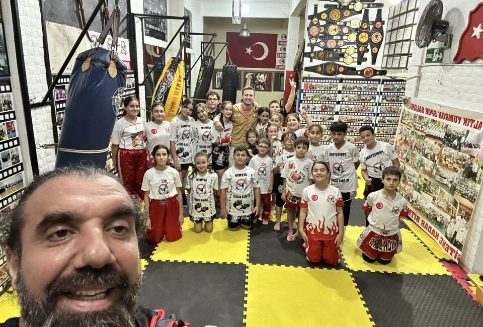 MMA Dünya Şampiyonu, 6. Dan Siyah Kuşak Kick Boks ve