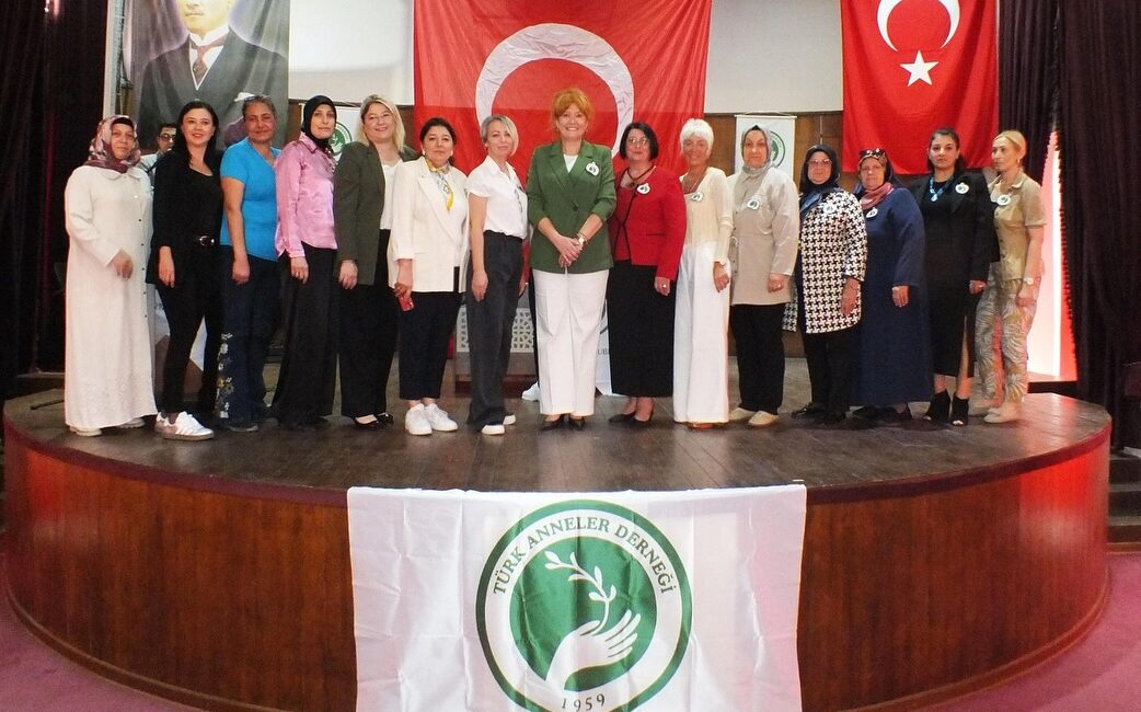 Türk Anneler Derneği 1. Olağan Genel Kurulu Santral Kültür Merkezinde