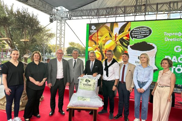Bandırma Belediyesinden Bir İlk: Genç Zeytin Üreticilerine Gübre Desteği