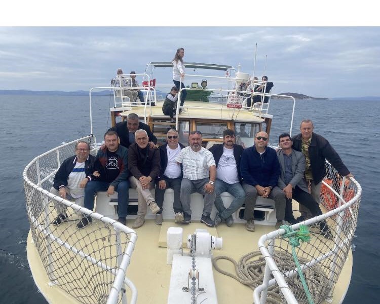 Bandırma Belediye Başkanı Dursun Mirza yaptığı jestle Şehit yakınları ve