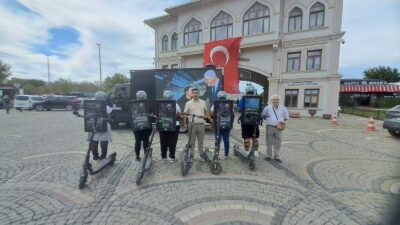 İyi Parti televizyonlarda, gazetelerde yer alamaması üzerine yaratıcılık reklamcılığa yöneldi.