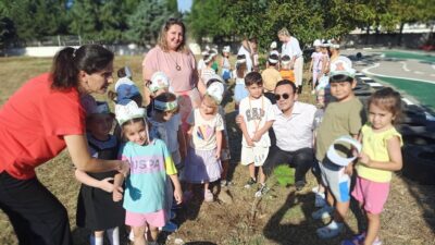 İlçe Milli Eğitim Müdürü fidan dikimi gerçekleştirdi. “Yeşil Vatan-Benim Okulum Geleceğe