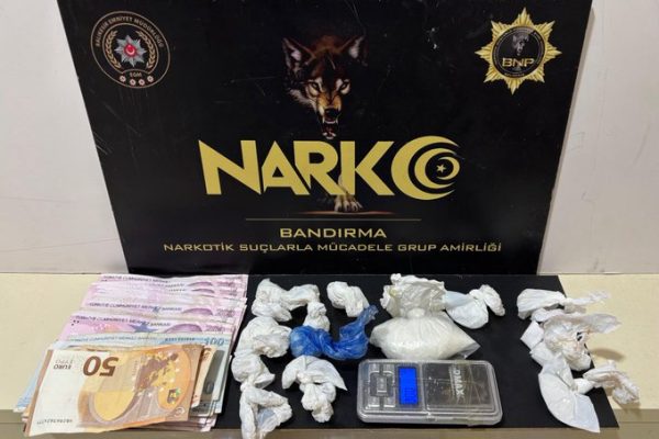 Bandırma’da uyuşturucu taciri 2 kişi tutklandı