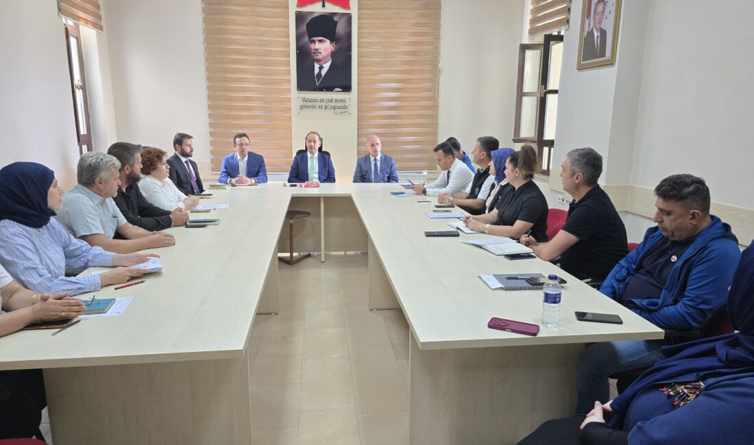 Bandırma Onyedi Eylül Üniversitesinde eğitime başlaması öncesinde öğrencilerin sorunlarını çözme