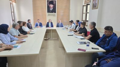 Bandırma Onyedi Eylül Üniversitesinde eğitime başlaması öncesinde öğrencilerin sorunlarını çözme