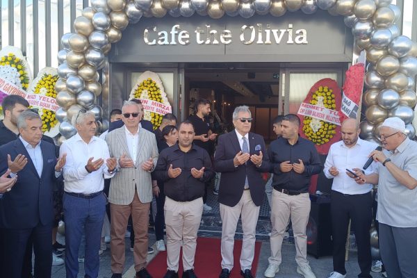 Yeni Mahalle Cafe The Olivia ile tanıştı