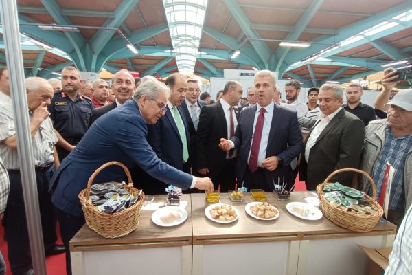 Bandırma 1. Tarım Hayvancılık ve Ekipmanları Fuarı kapılarını açtı