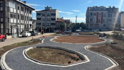 Bandırma Belediyesi, kentteki yeşil alan oranını artırmak ve mahalle sakinlerine