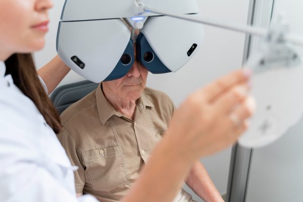 Akıllı lens ameliyatı yaşam kalitesini artırıyor