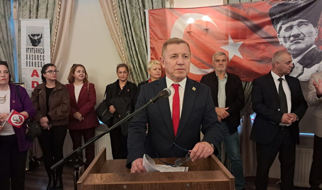 Atatürkçü Düşünce Derneği Cumhuriyetin 102. yılını kutladı Atatürkçü Düşünce Derneği Bandırma Şubesi Cumhuriyetin 102. yaşını bir kokteyl