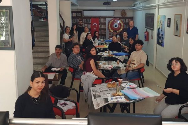 Gençler Atatürk temasını resmettiler