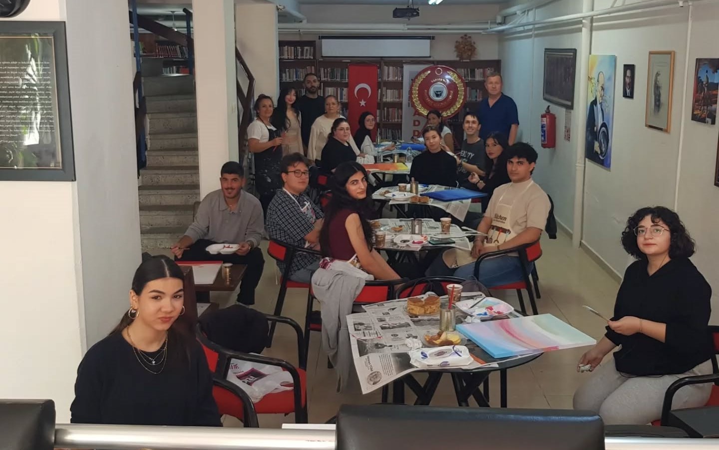 Gençler Atatürk temasını resmettiler